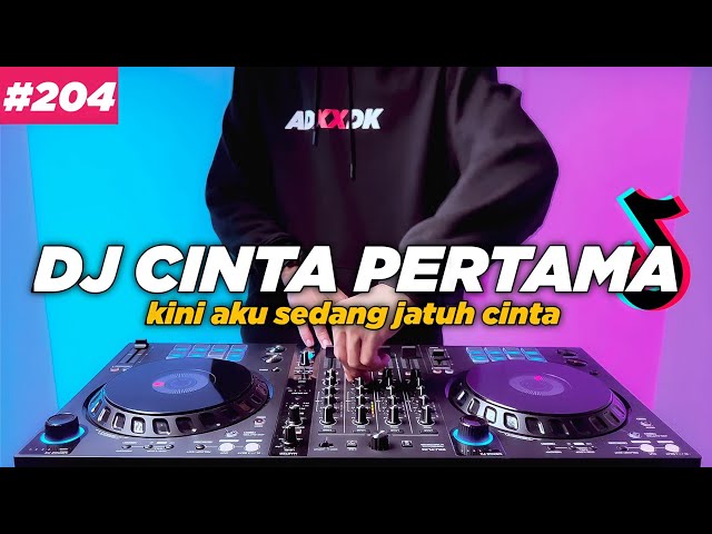 DJ CINTA PERTAMA TIKTOK KINI AKU SEDANG JATUH CINTA PERASAAN YANG BERBUNGA BUNGA REMIX FULL BASS class=