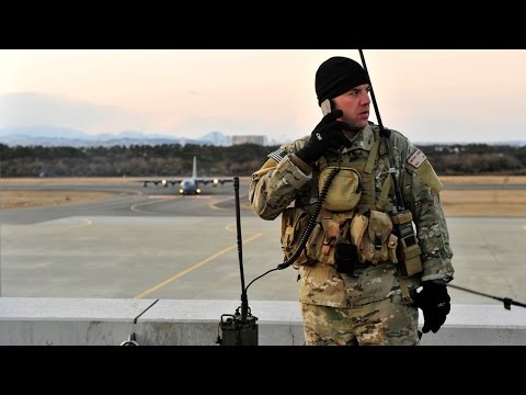 3.11 仙台空港の屋上で臨時管制を行う米空軍戦闘管制チーム(CCT)・トモダチ作戦 東日本大震災 - USAF Combat Control Team in Japan Earthquake