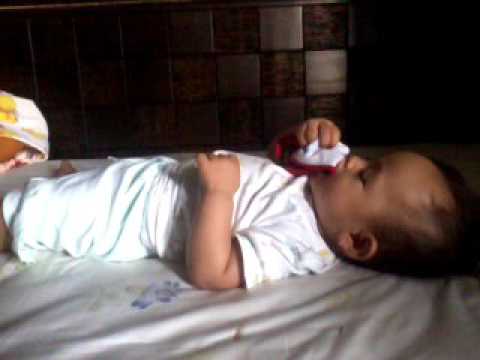 ANAK BAYI DAN BALITA NGANTUK PENGEN TIDUR SAMBIL NGEMPENG LUCU BANGET
