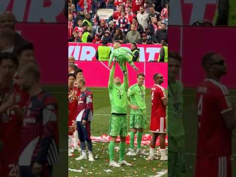 Neuhaus Welcomes First Child: Bundesliga Dad