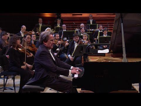 Beethoven : Concerto pour piano et orchestre n°1 en ut majeur op. 15 par Rudolf Buchbinder