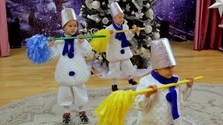 картинка: Новогодний утренник.Танец снеговиков.NICK-VIDEO studio.