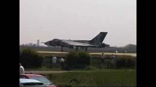 Vulcan XH558 Take Off Coningsby, Nice Howl - 9th May 2008