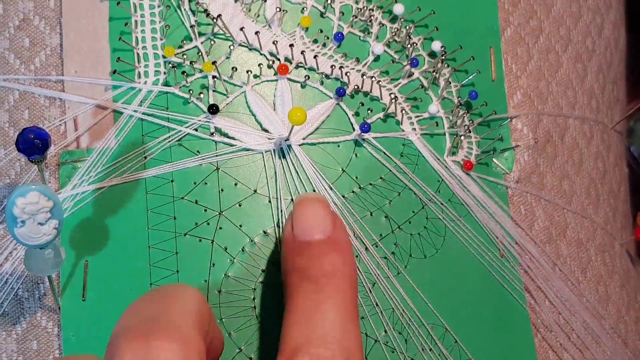 Mantel para altar,rosetón con cadenetas ocultas