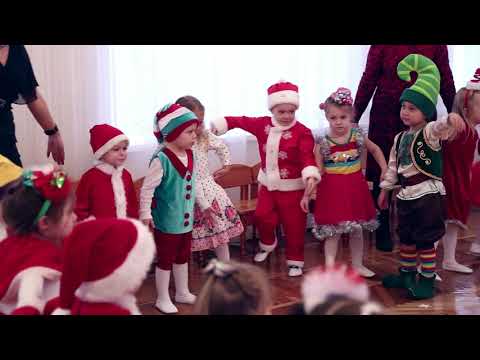 Гра Чарівна сніжинка молодший дошкільний вік на святі Новорічні пригоди Маші і Ведмедика 