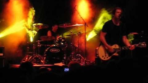 Invincible, by No Use For A Name (@ Effenaar 28.01.09)