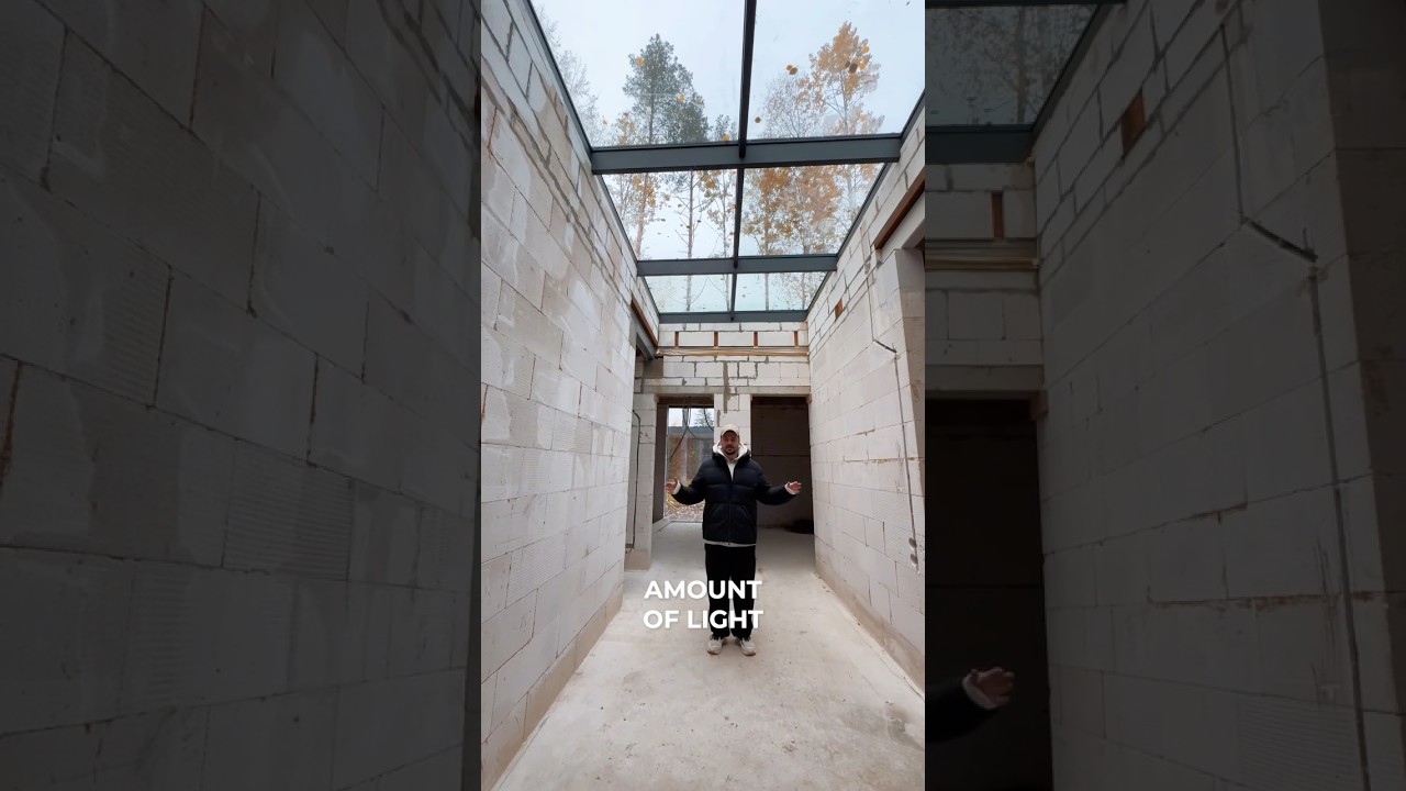 About Huge Atrium Window in the Sealing 