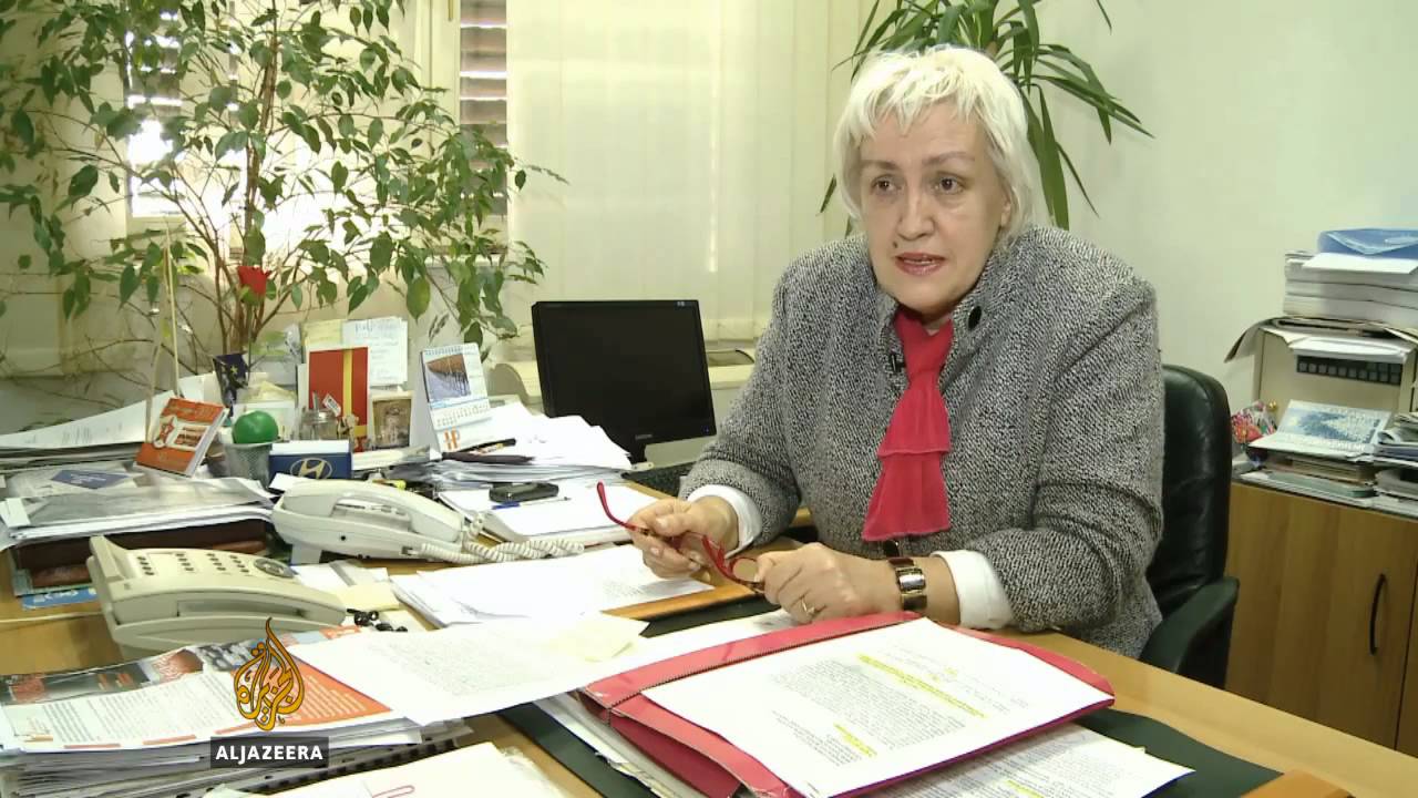 شوارع موستار مليئة بالقمامة