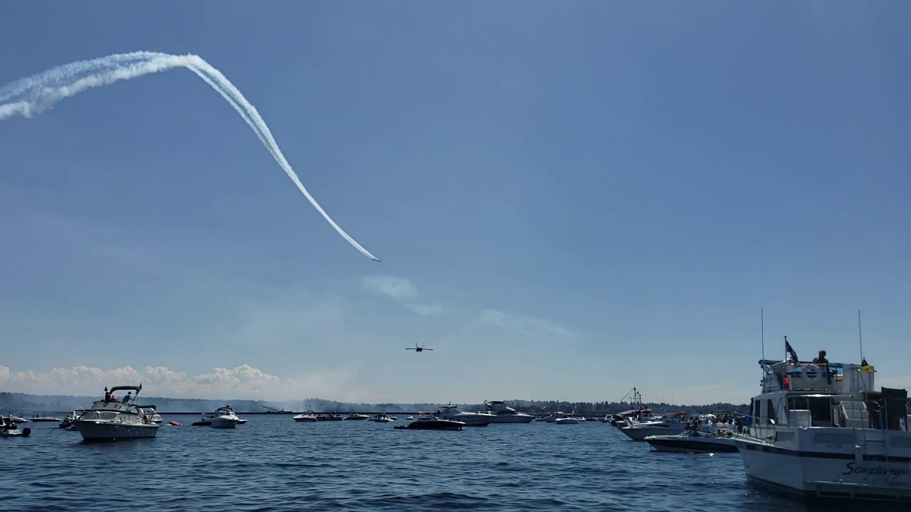 Blue Angels F-18 Super Low High-Speed Pass at Seattle Seafair 2018