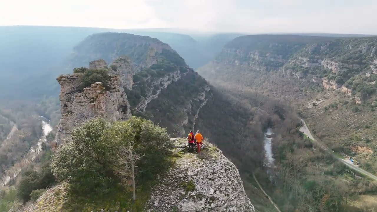 Ascenso al Castillo de Orbaneja y Beso de los Camellos