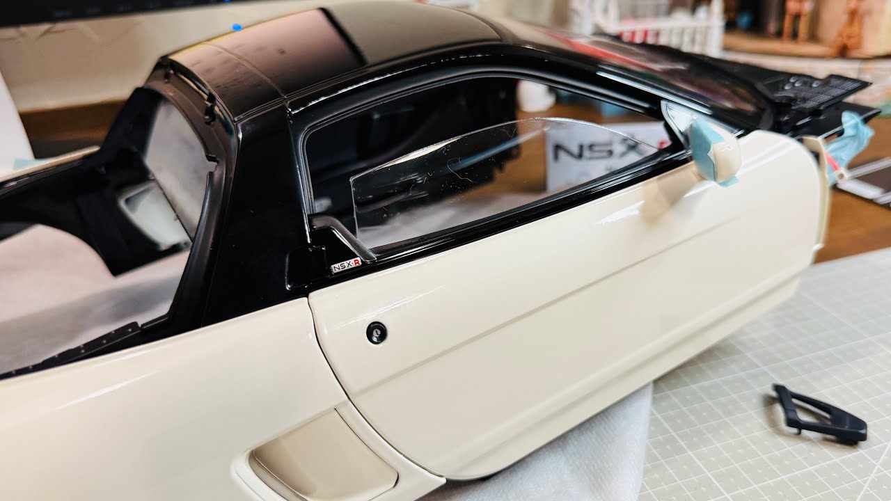 スムーズに開閉なるか！？NSX-R83号右ドアガラスの組立