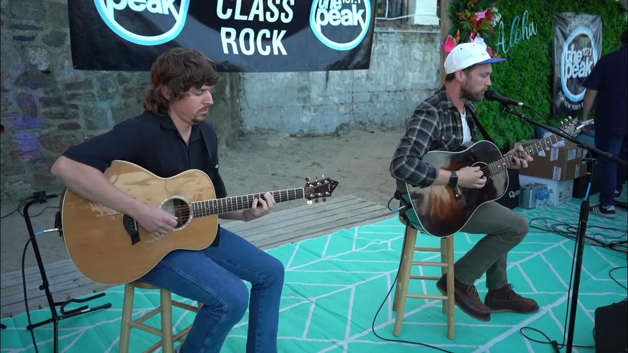 Phillip Phillips - Dancing With Your Shadows (Peak Summer Session) Phillip Phillips - Dancing With Your Shadows (Peak Summer Session)