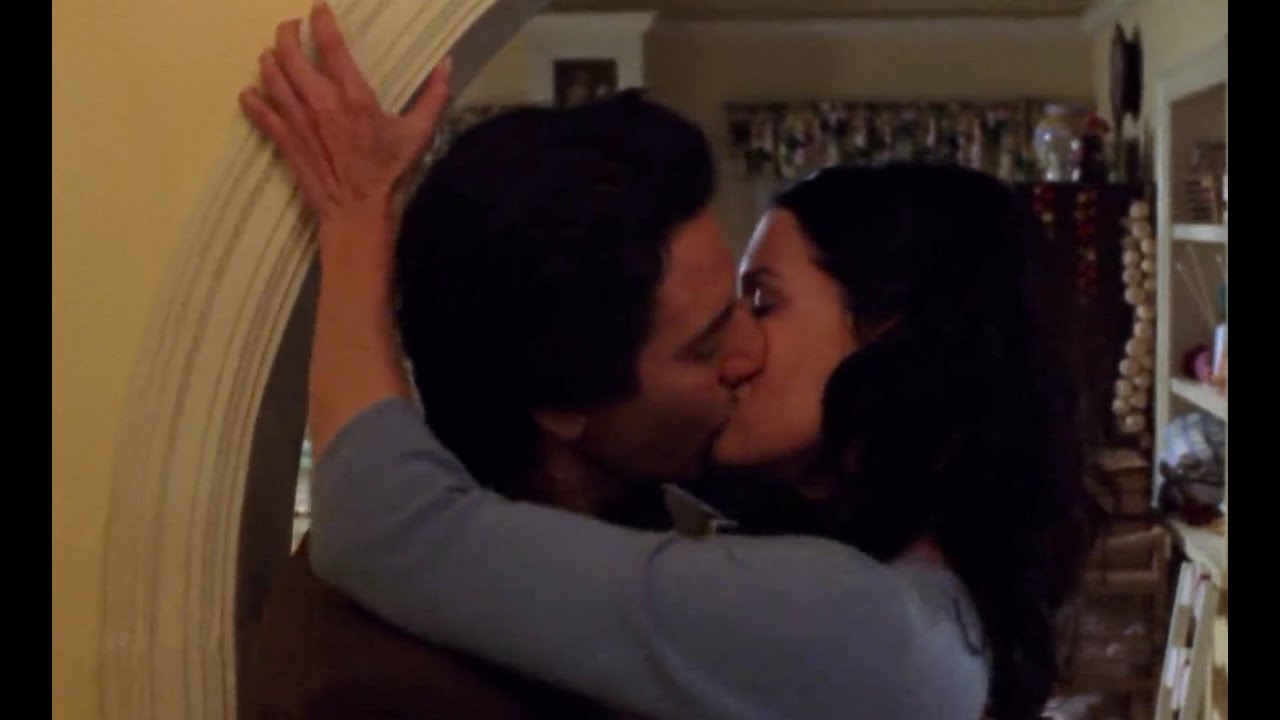 Watch Lorelai and Max 1x08 (7) Kissing on YouTube Watch Lorelai and Max 1x08 (7) Kissing on YouTube