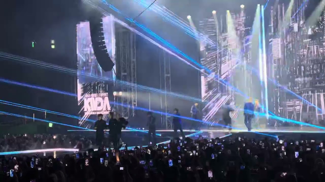 Stray kids 2025 K-World Dream Awards(Chk Chk Boom+Walking On Water)