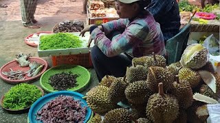 In the fish market, there are all kinds of products for sale, including durian fruit