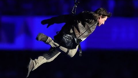 Tom Cruise pulls off jaw-dropping stunt at Paris Olympics closing Ceremony