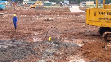 Bơm vữa xi măng cọc khoan nhồi (Cung văn hóa Hữu Nghị Việt Trung)