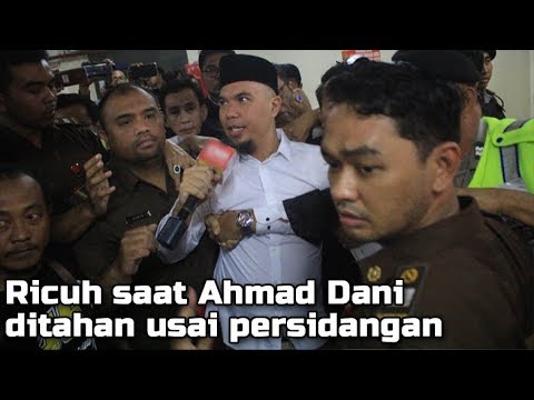 Ricuh saat Ahmad Dani ditahan usai persidangan camera iphone 8 plus apk