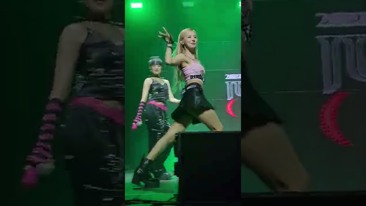 (G)I-DLE (여자아이들) - Dance battle (Miyeon vs. Yuqi) - Dallas - [4K] 2022.07.30