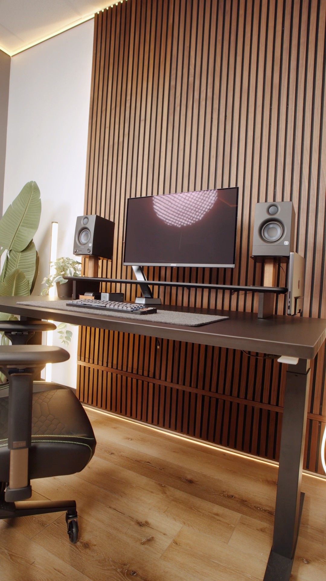 Walnut and Black Desk Setup - YouTube