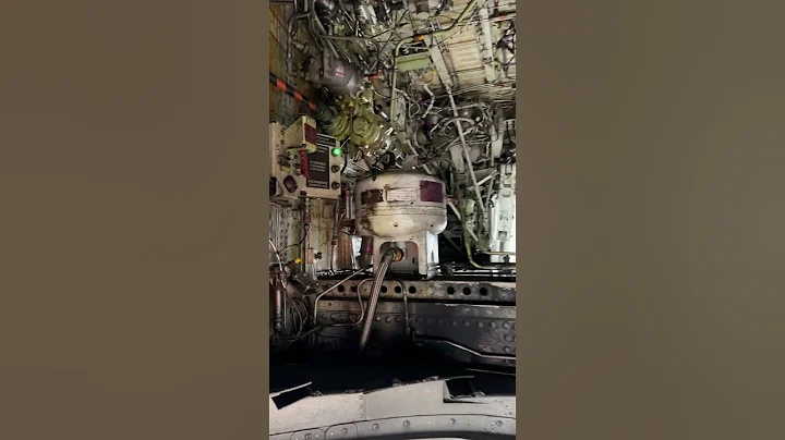 Inside the Wheel Well of a Boeing 737! #boeing #aviation