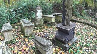 картинка: Центр города.Кладбище и подземелья.Старинные памятники истории