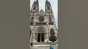 Regardez Le Magnifique Parvis De La Super Belle Basilique De La Ville De Voiron 