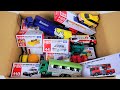 トミカ はたらくくるまが盛り沢山！ミニカーと箱を収納する。Lots of colorful working cars! I will store the minicar in the box.