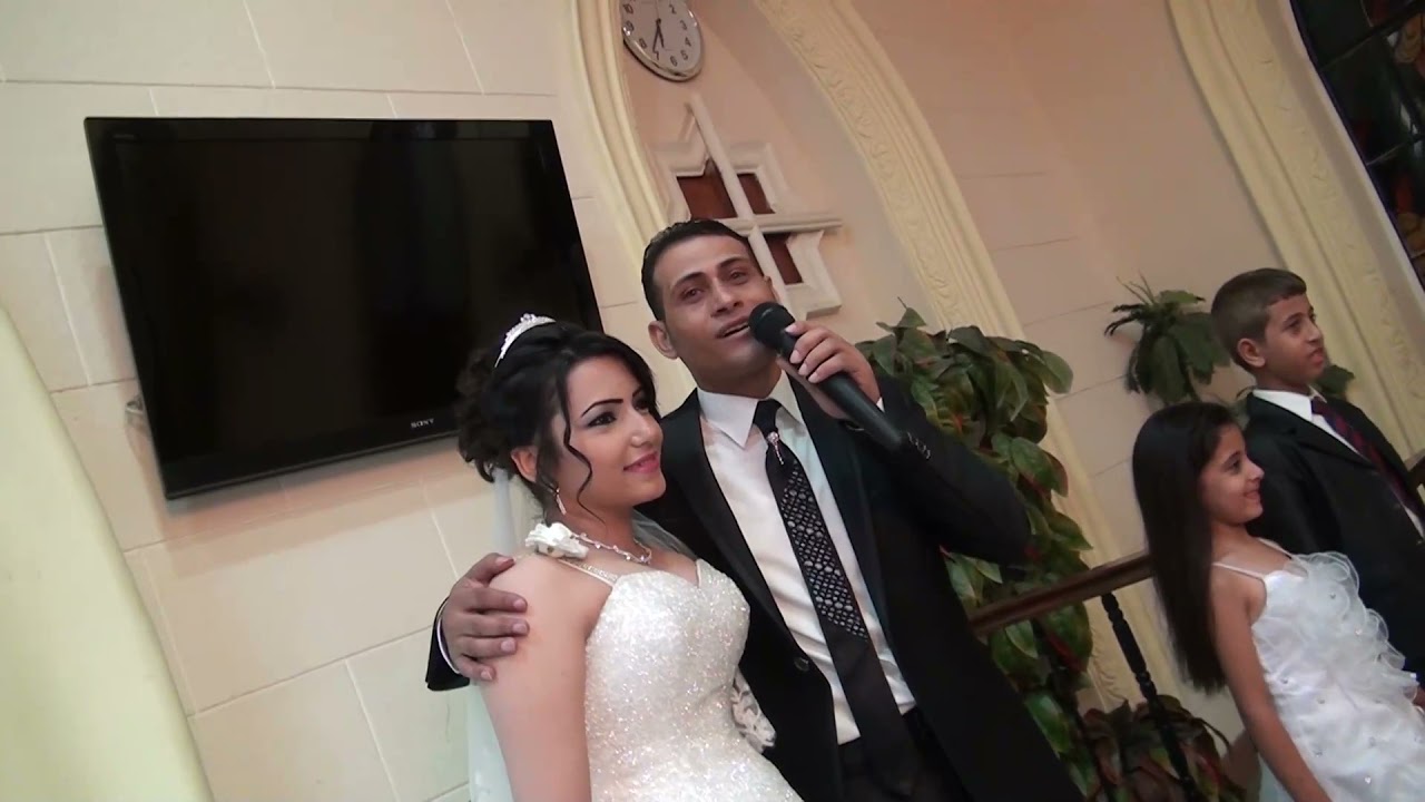 المرنم عماد عياد يرنم في فرحه لعروسته