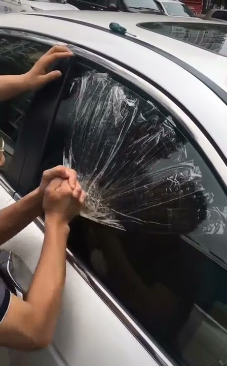 Cara Membuka Pintu Mobil Yang Terkunci Dengan Menggunakan Lem Solasi/Lakban