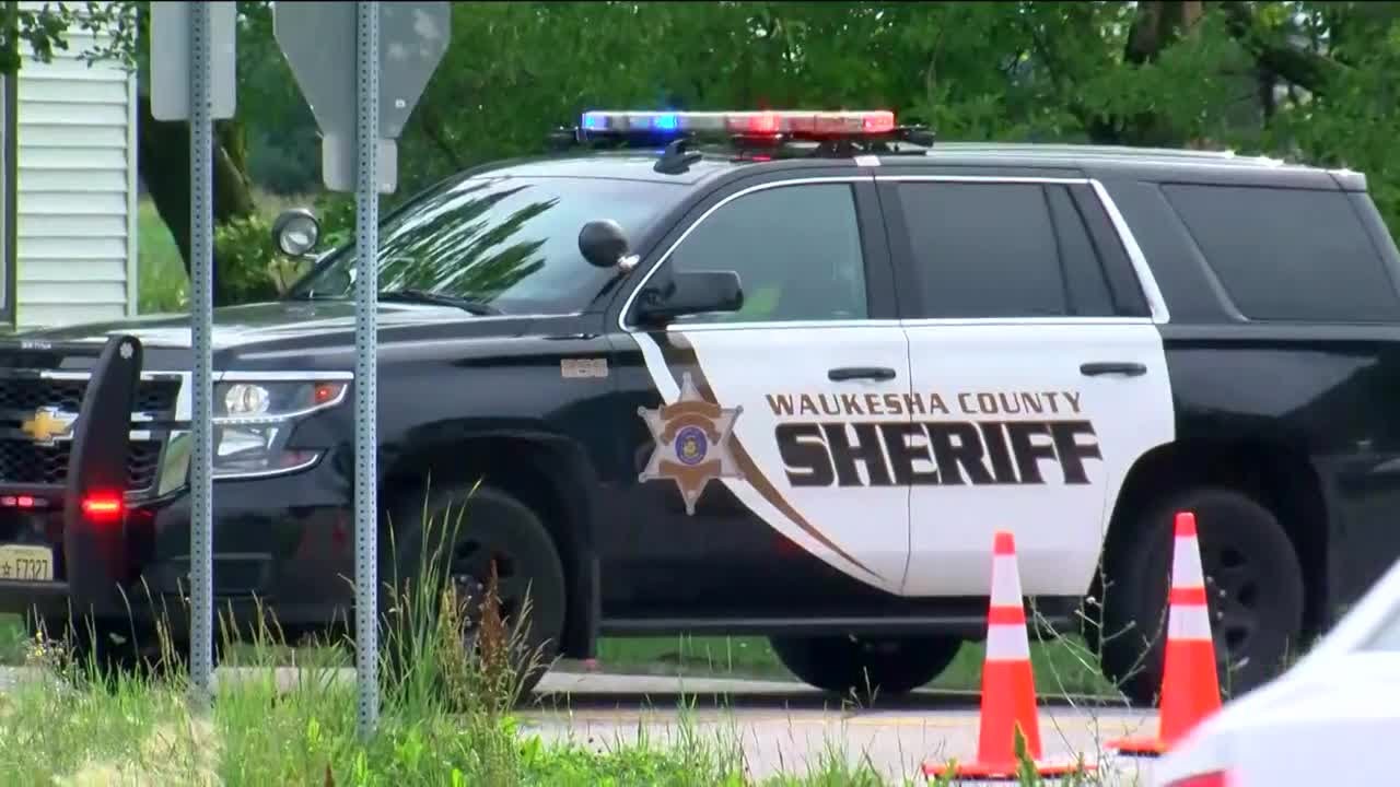 Residents asked to shelter in place in Oconomowoc as police search for