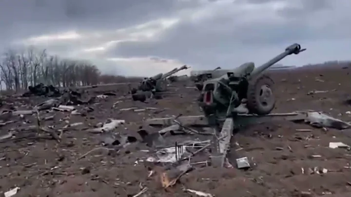 Russian battalion level artillery  destroyed, looks like D-30s