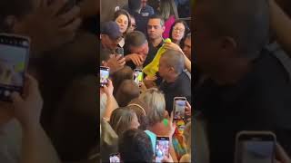 BOLSONARO APARECE VISIVELMENTE ABATIDO E CHORANDO