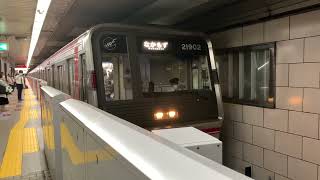 梅田駅　大阪メトロ御堂筋線21902号車　警笛鳴らして発車！