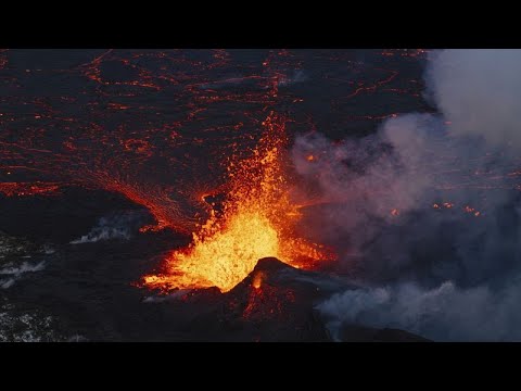 Исландия: вулкан продолжает извергаться, на Рейкьявик надвигается газовое облако