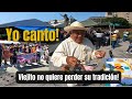 Viejito canta en su lengua materna