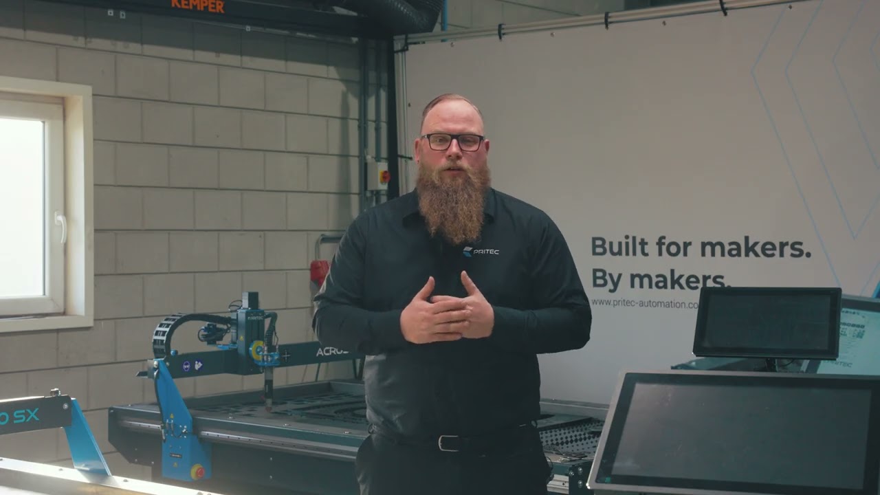 ACROS plasmasnijtafel aan het werk in de hal in Aalten