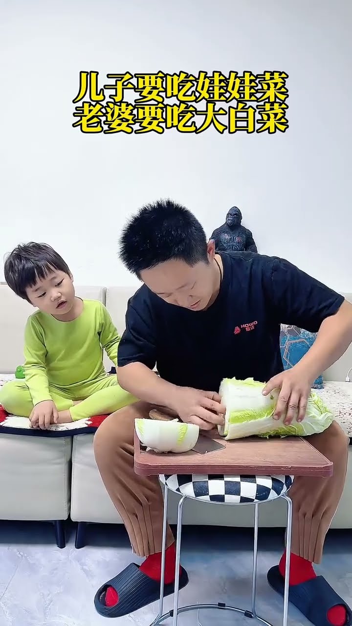 儿子要吃娃娃菜，还得是爸爸机智！#funny#Cute#呆萌小米宝