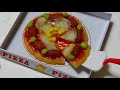 ピザ形のお菓子作成　Making pizza shaped snacks