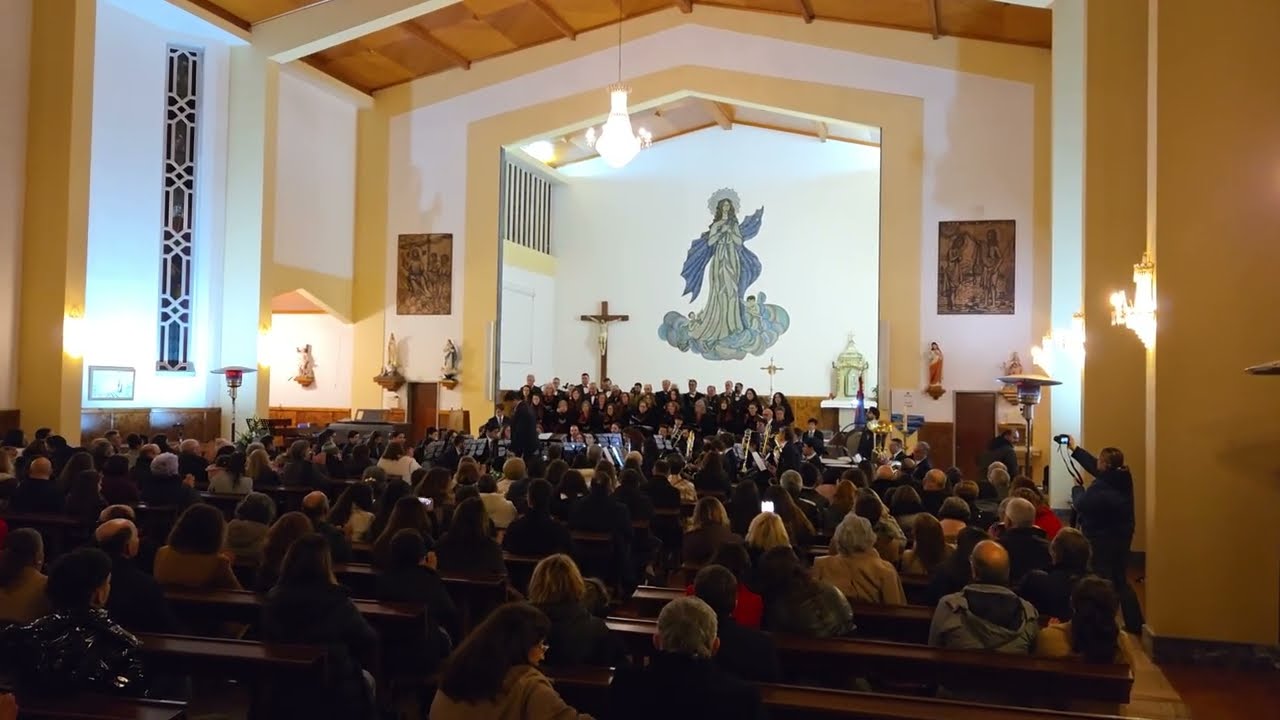 1492 Vangelis, pela Banda da Filarmónica Vermoilense 🎼, acompanhada pelo Coral Marquês de Pombal 🎤