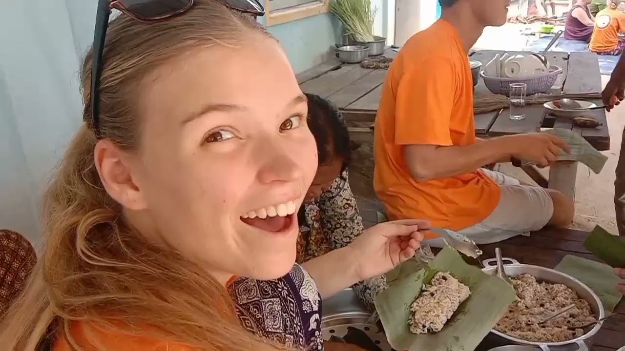 Cooking bamboo sticky rice @tourservice168