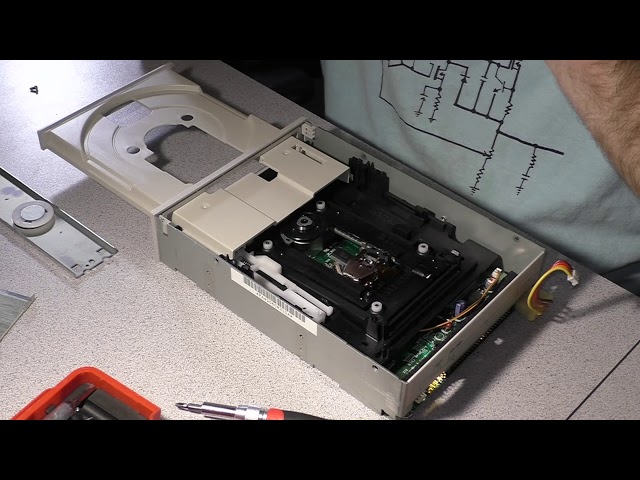 Apple純正 CD300 ( SCSI接続 ) Here's Why My Apple CD300e External SCSI CD-ROM Drive DOES