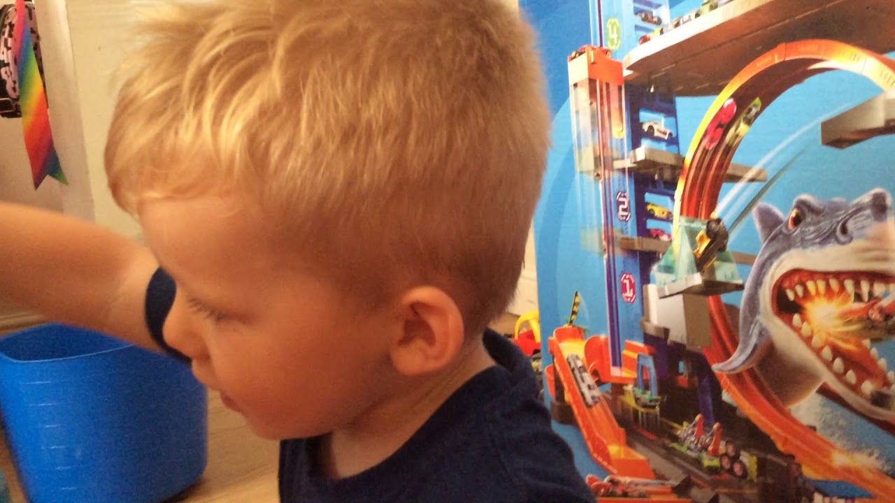 Hot wheels ultimate garage with shark attack 2018 - YouTube