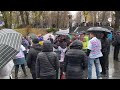 Протестующие против обязательной вакцинации перекрыли движение около Верховной рады в Киеве
