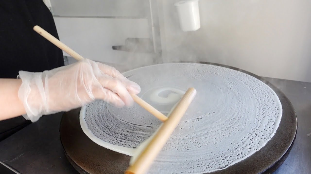 話題の白いクレープのキッチンカーのモッチモチ美味なクレープたち