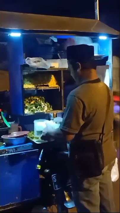 Jualan Nasi Goreng Pakai Sepeda Motor #shorts