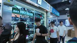 两小只勇闯华强北#华强北 #电子城 #现代之窗数码广场