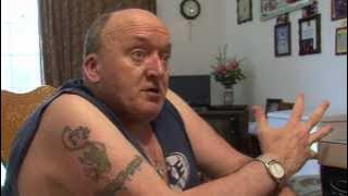 MAN SENDS 4800 MESSAGES IN BOTTLES - BBC NEWS