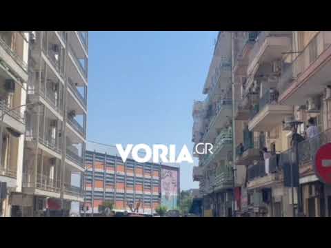 Θεσσαλονίκη: Άνδρας πετάει αντικείμενα από μπαλκόνι στην Κασσάνδρου 