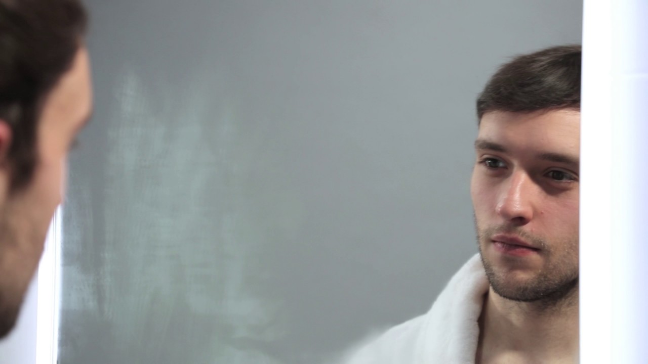 Pebble Grey Watch the Demister demist a mirror.